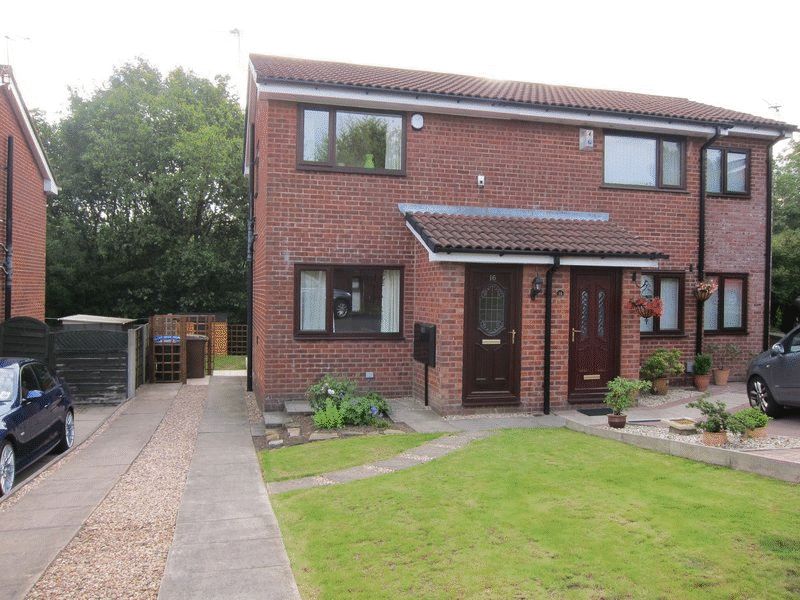 16 Tollgate Way, Rochdale OL16 2YQ - A FABULOUS 2 BEDROOMED SEMI DETACHED HOUSE WITH QUALITY FIXTURES AND FITTINGS THROUGHOUT